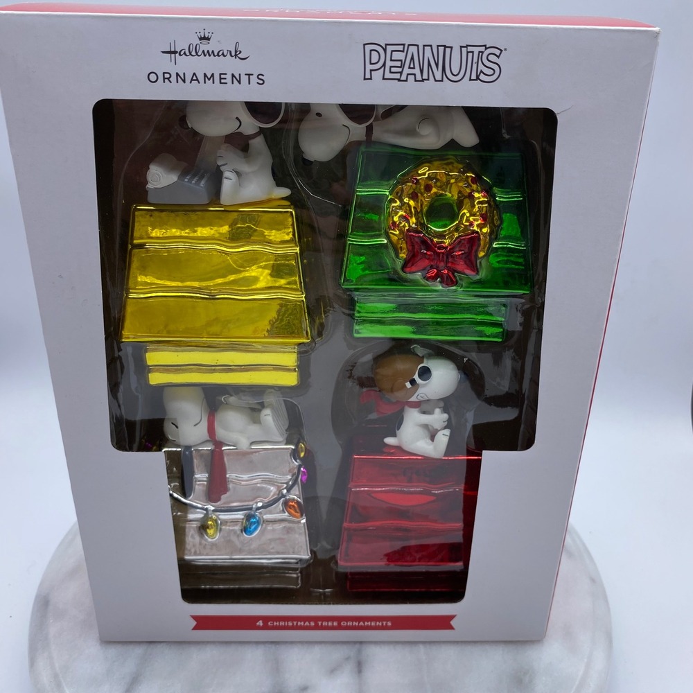 Hallmark Peanuts Snoopy 4 Pack Christmas Ornaments Glass Doghouse Set Shultz